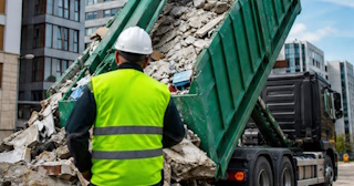 Вывоз строительного мусора в Чапаевске: услуги лицензированной компании — ПроМусор